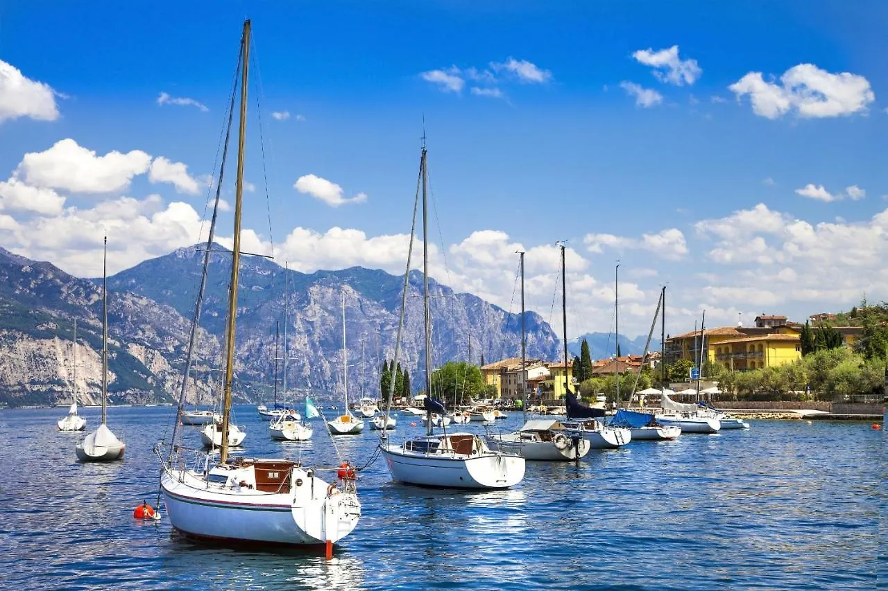 Villa Fiorita Apartments - Happy Rentals Sirmione 0*,  Italy