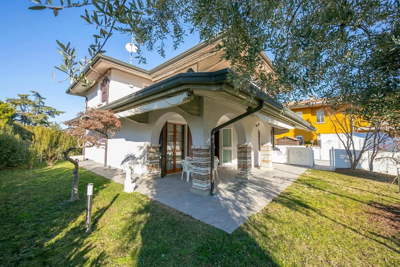 Villa Fiorita Apartments - Happy Rentals location