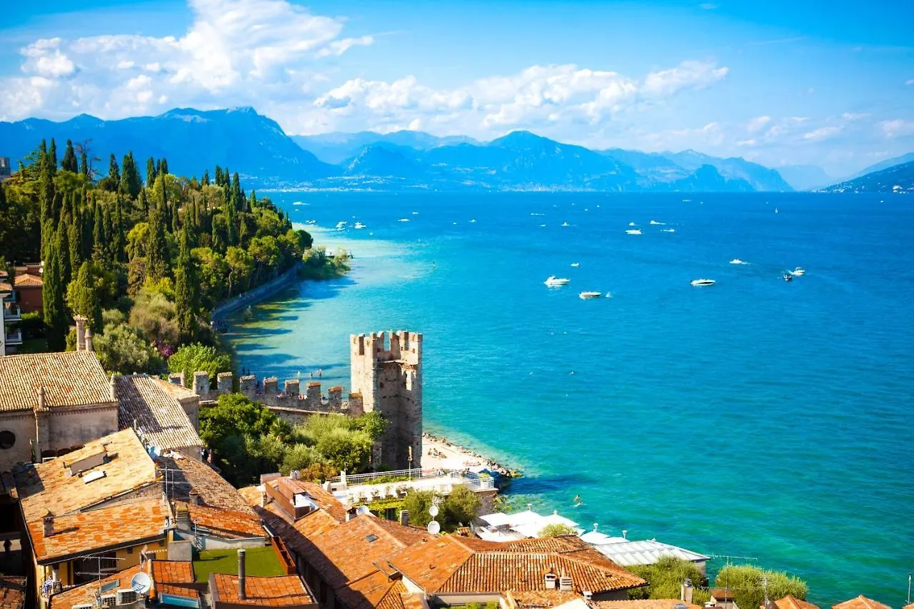 Villa Fiorita Apartments - Happy Rentals Sirmione Italy