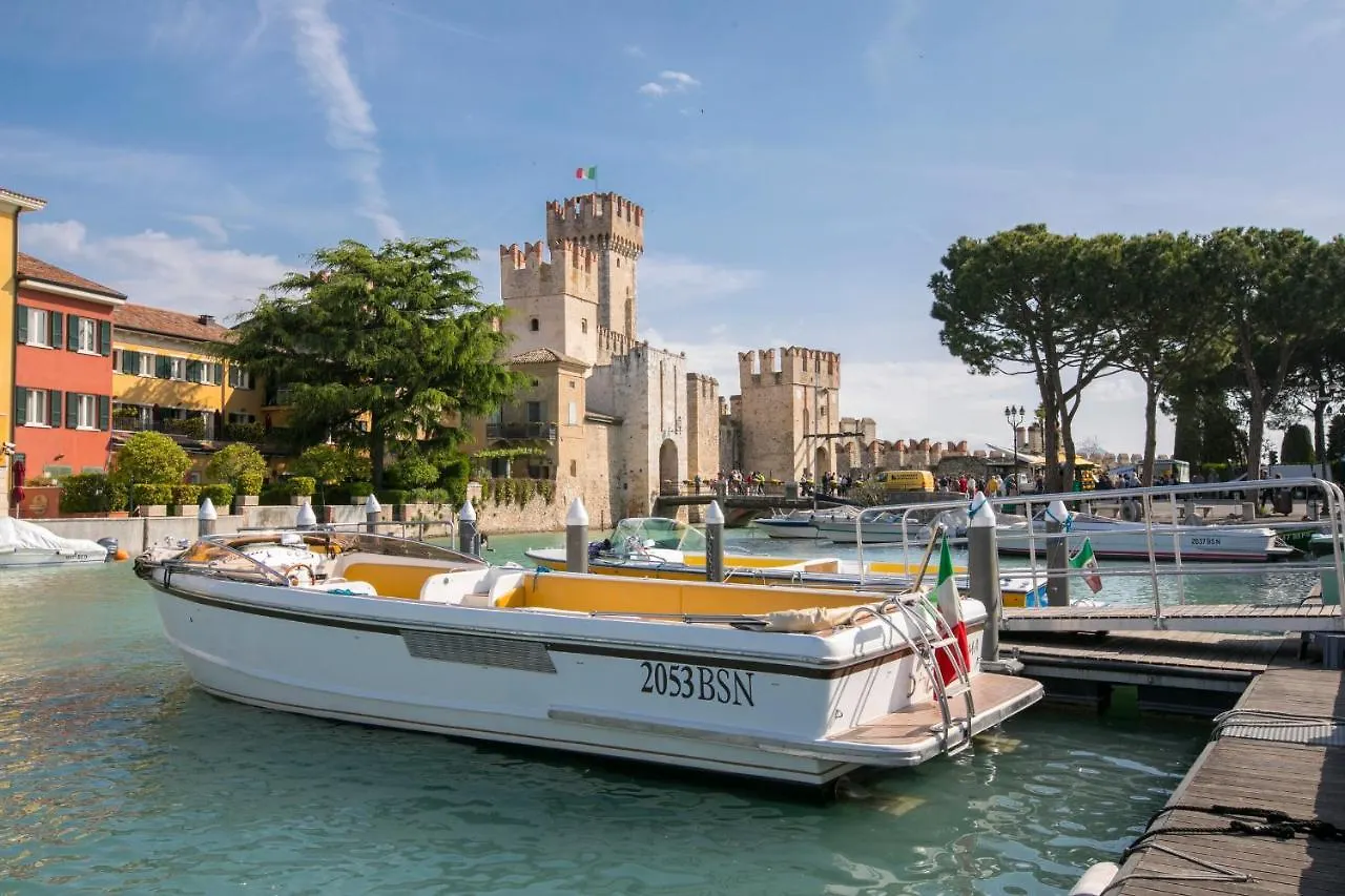 Villa Fiorita Apartments - Happy Rentals Sirmione