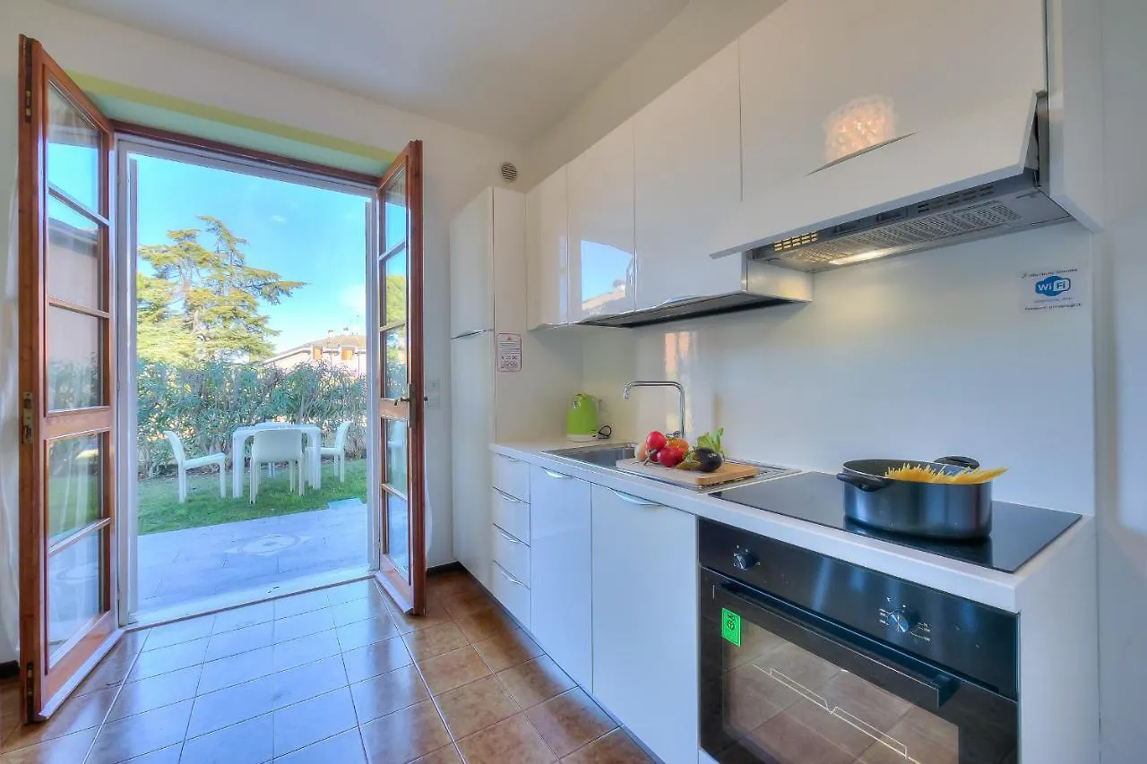 Villa Fiorita Apartments - Happy Rentals Sirmione