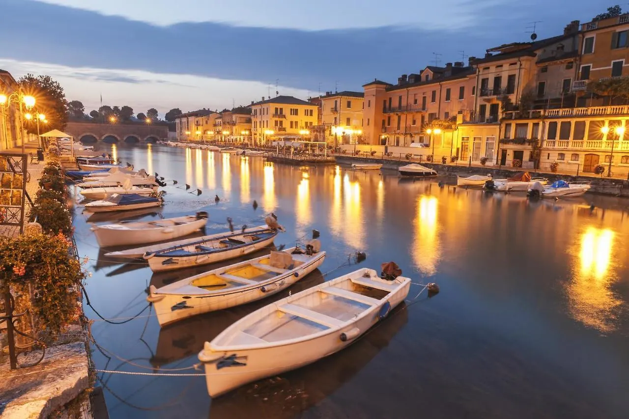 Villa Fiorita Apartments - Happy Rentals Sirmione 0*,  Italy