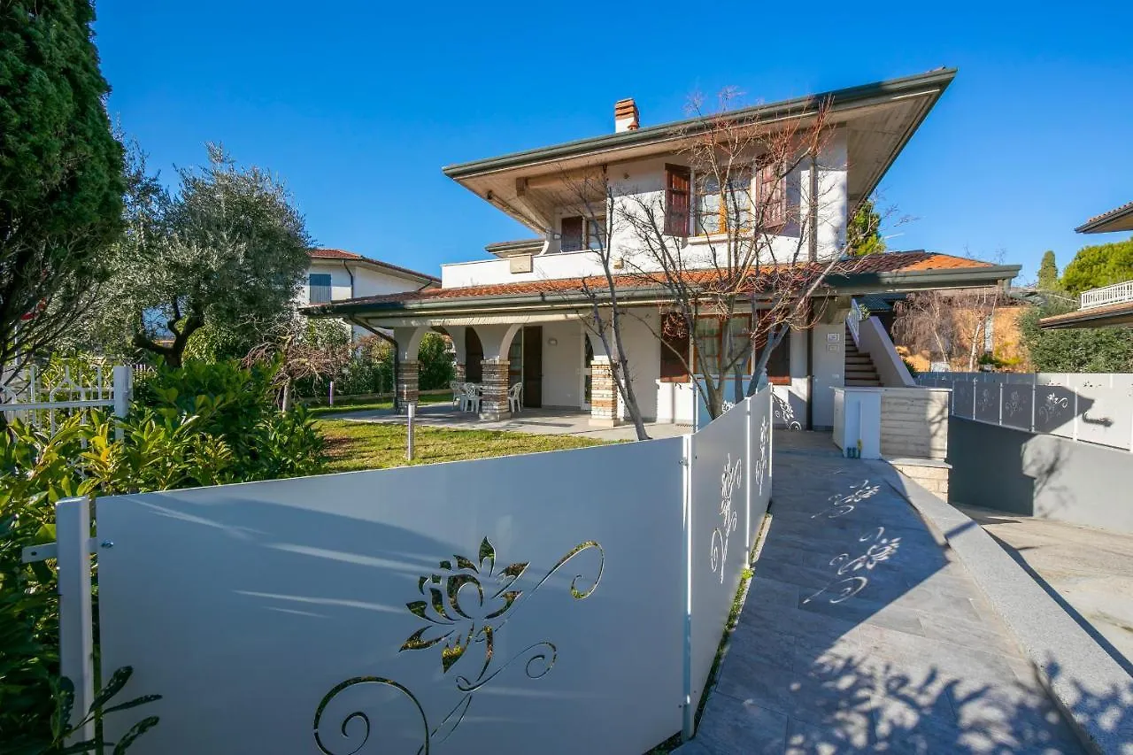 Villa Fiorita Apartments - Happy Rentals Sirmione Italy