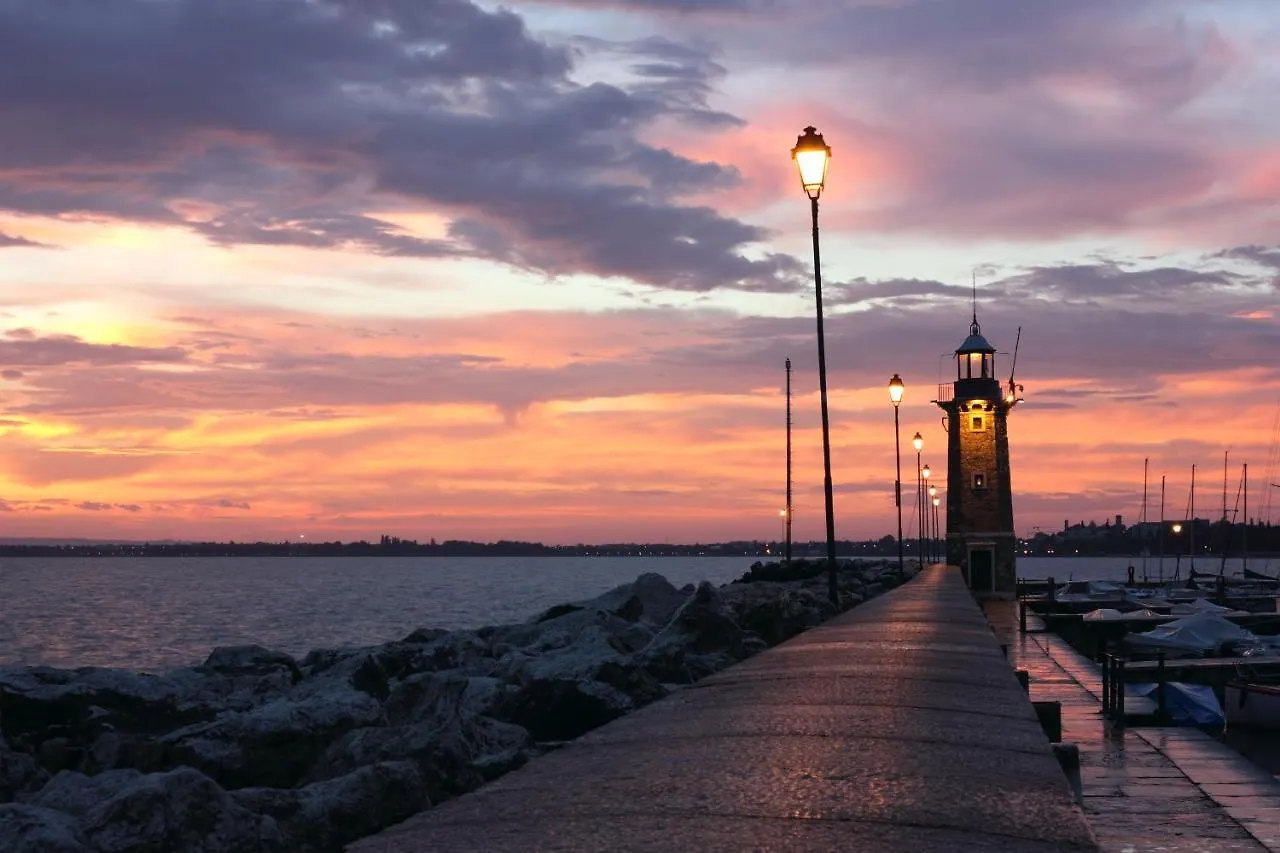 Villa Fiorita Apartments - Happy Rentals Sirmione
