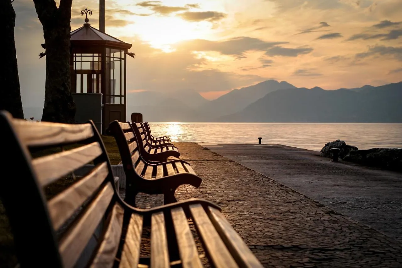 Villa Fiorita Apartments - Happy Rentals Sirmione