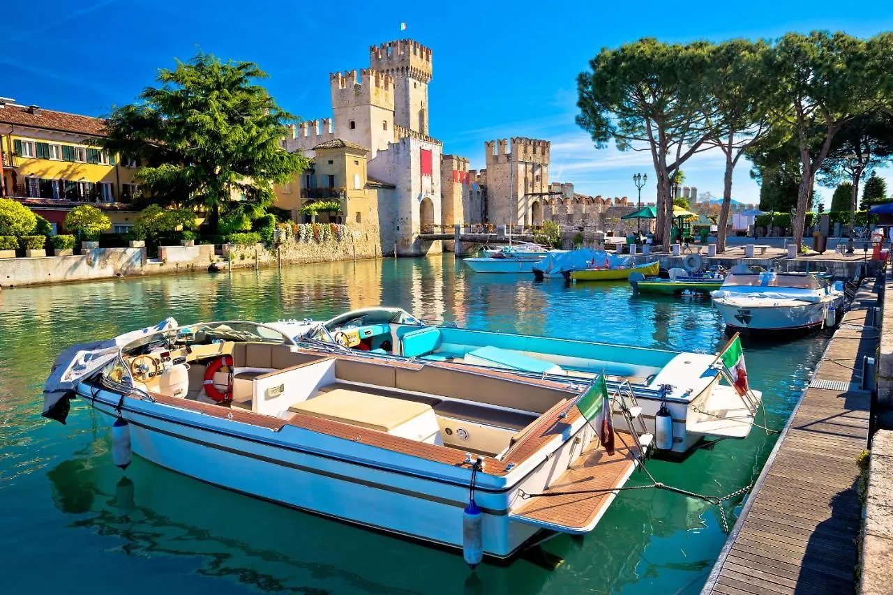 Villa Fiorita Apartments - Happy Rentals Sirmione