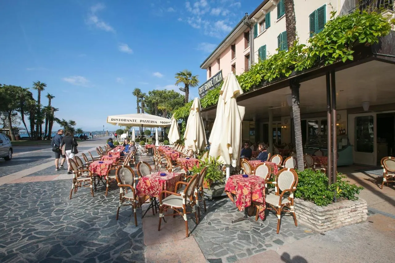 Villa Fiorita Apartments - Happy Rentals Sirmione